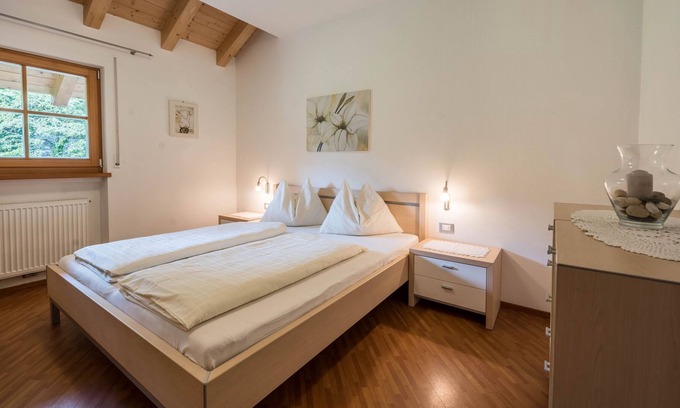 Caines Apartment | Cosy holiday apartment "Tischlerhof - Typ A mit Balkon" with Wi-Fi, balcony and mountain view; parking available