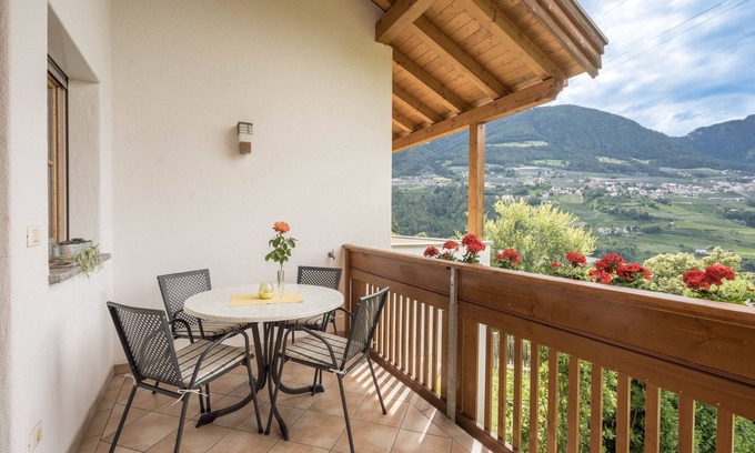 Caines Apartment | Cosy holiday apartment "Tischlerhof - Typ B mit Balkon" with Wi-Fi