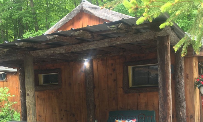 Trumansburg Cabin | Cosy lake propery cabin sleeps 4!