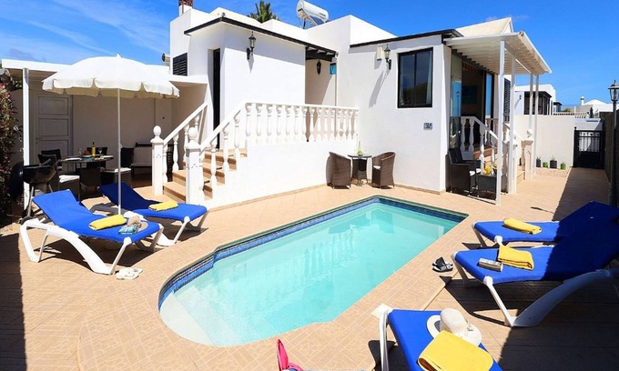 Los Mojones Villa | Cosy Lanzarote Villa | 3 Bedrooms | Heated Pool | Villa Honey | Puerto Del.