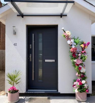 Chiswick House | Cosy Modern Family Home Free Parking Garden