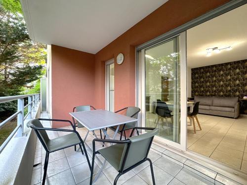 Antibes Apartment | Cosy nid, terrasse & 2 parkings