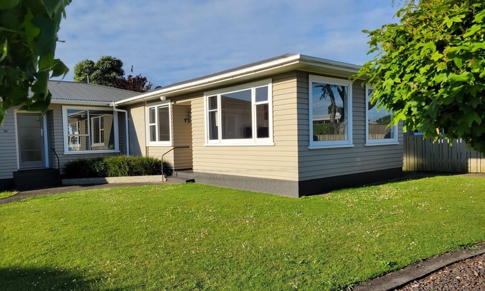 New Plymouth House | Cosy one bedroom house on quiet cul-de-sac
