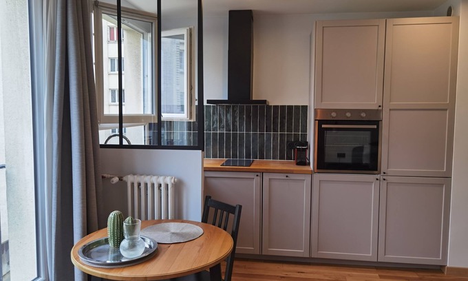 Cœur de Ville Apartment | Cosy, quiet studio near Paris