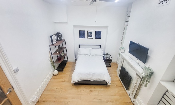 Camden Town with Primrose Hill Apartment | Cosy Renovated Room in Camden Town - 1 min from Camden Market