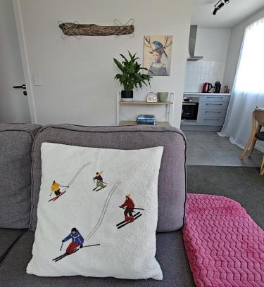 Lake Hayes Apartment | Cosy Ski Vibe with Drying Room