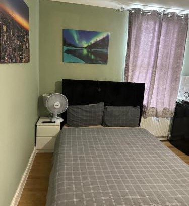 William Morris Apartment | Cosy Studio Flat Forest Road