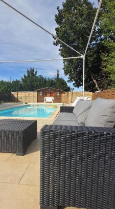 La Ferte-Gaucher Apartment | Cosy Studio meublé avec piscine partagée