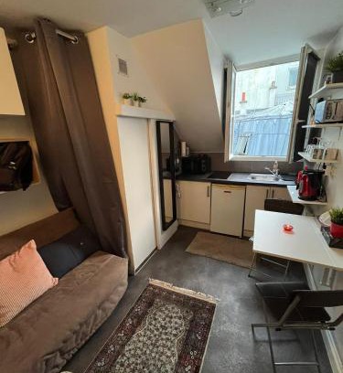 Quartier du Faubourg-Montmartre Apartment | Cosy studio Paris Opera with lift Ascenseur