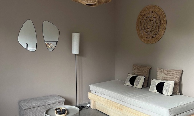 Leon Blum - Bon Coin Apartment | Cosy studio Villeurbanne - near metro Cusset - 15 min Part-Dieu