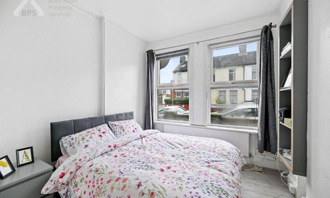 Tottenham Apartment | Cosy Tottenham Apartment sleeps 4
