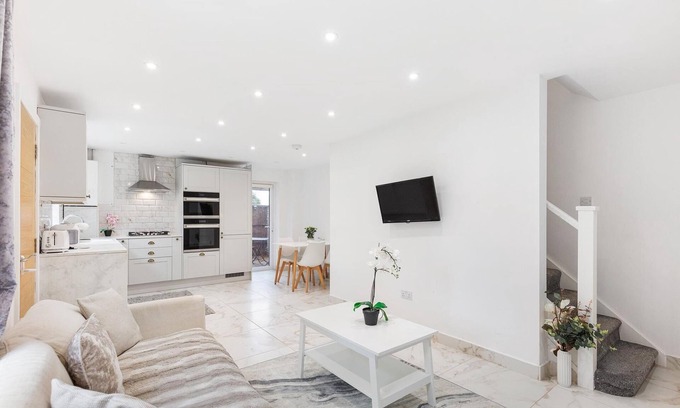 Kidlington House | Cosy Two Bedroom House in Central Kidlington