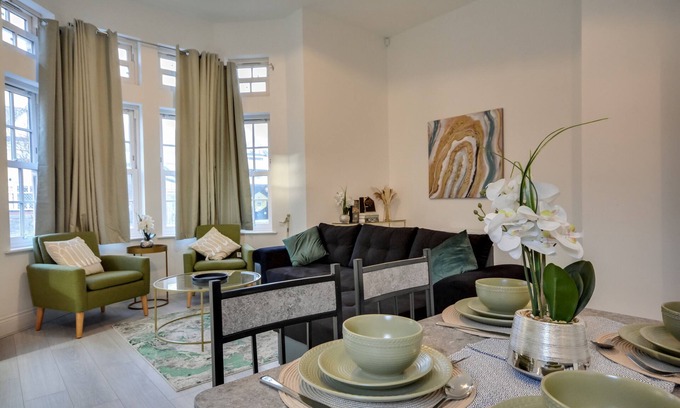 Wigan Apartment | Cosy Wigan Apartment with Sunny Views