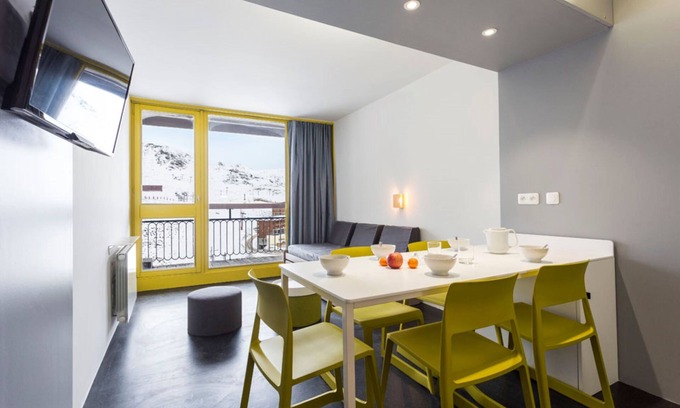 Arc-1950 Apartment | Cosy with Balcony and Mountain View 1048