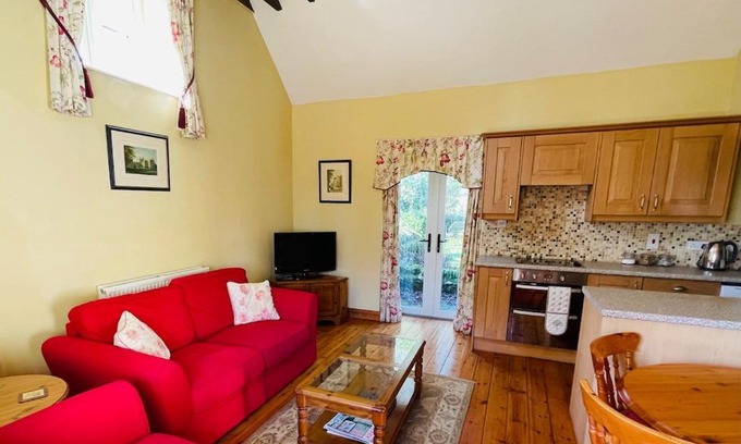 Witney House | Cotswold country cottage on a peaceful farm