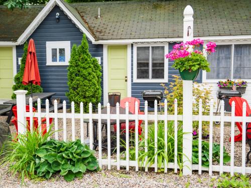 Wolfeboro Apartment | Cottage 1-2 - 2 Bedroom/1 Bath End Unit
