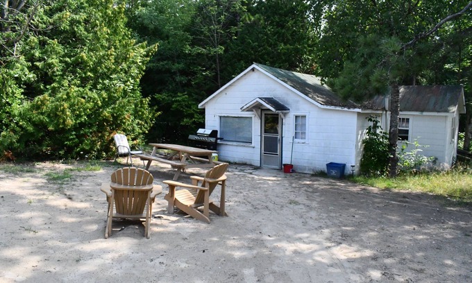 Sauble Beach Cottage | Cottage #11 - Private Beach Access