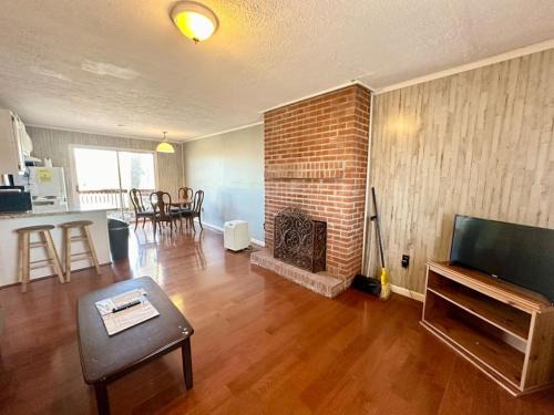 Nancy House | Cottage 12 Lees Ford Marina