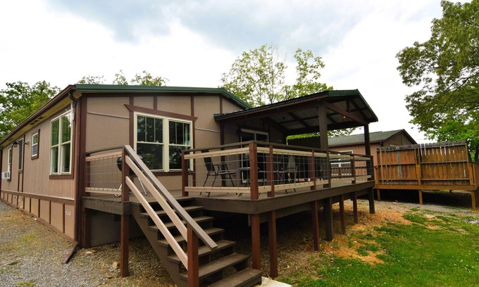 Benton Cottage | Cottage #2 King Creek Resort & Marina remodeled 2023