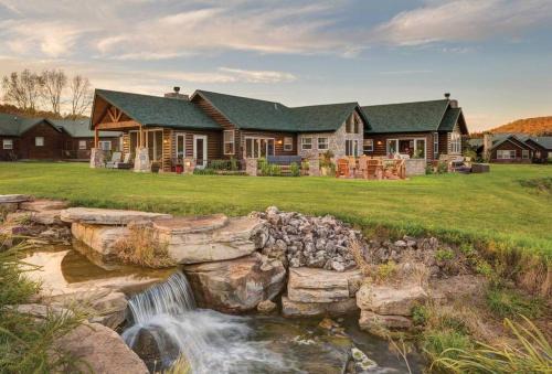 Camdenton House | Cottage 21 on the 16th Hole at Old Kinderhook