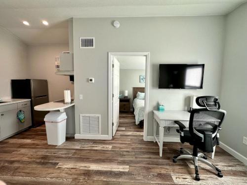 Tavares House | Cottage 23, The Lighthouse - Dora Canal Court - a downtown, waterfront community