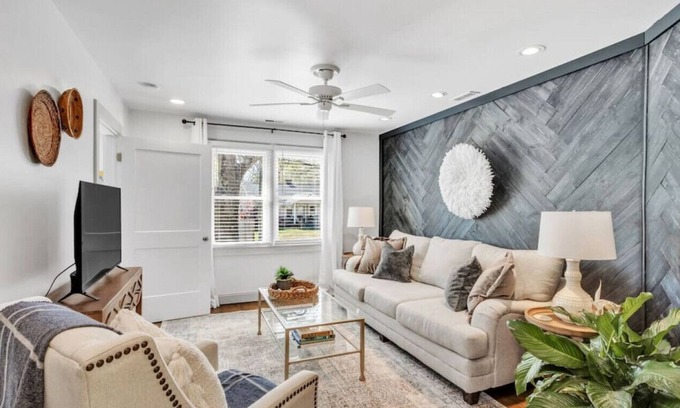 Easley House | ~Cottage Chic~ Monthly Rental 2min to DT Easley!