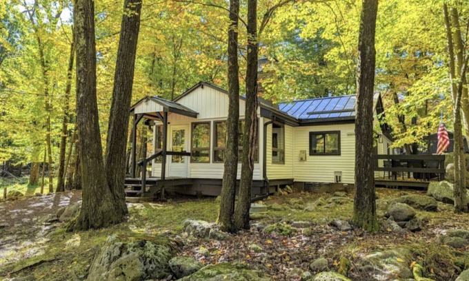 Lake Harmony Cottage | Cottage Close to Lake & Resort w Fireplace&FirePit