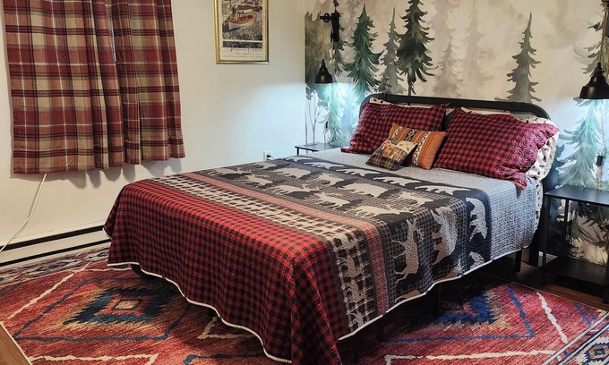 Gilford House | Cottage, close to Lake, Ski, Hike, Concerts