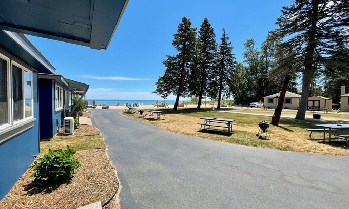 Oscoda Cottage | Cottage Cove · Lake Huron Beach Cottage No. 8E