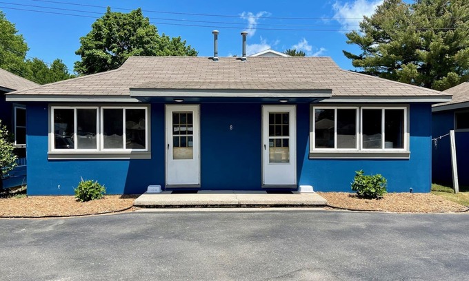 Oscoda Cottage | Cottage Cove · Lake Huron Beach Cottage No. 8W