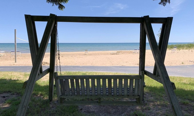 Oscoda Cottage | Cottage Cove · Lake Huron Beach Cottage No. 4