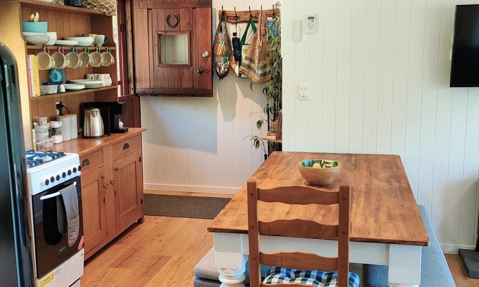 Wongawallan Cottage | Cottage (Farmstyle) in Gold Coast Hinterland close to Theme Parks & Mt Tamborine