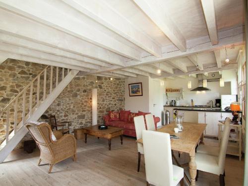 Roussines House | Cottage in France with Private Terrace, cleaning included