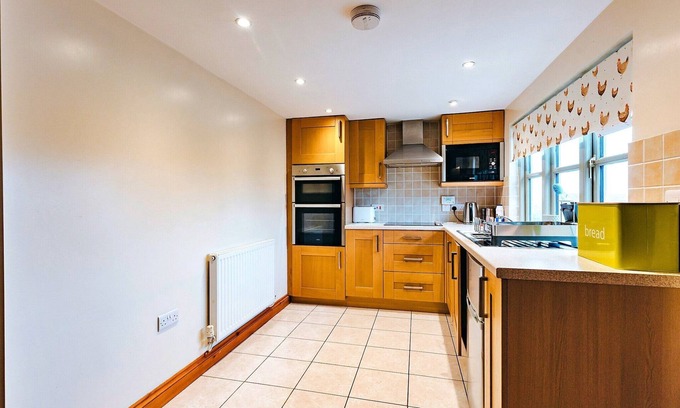 Craven Arms Cottage | Cottage in Norton with Tennis Court & Patio