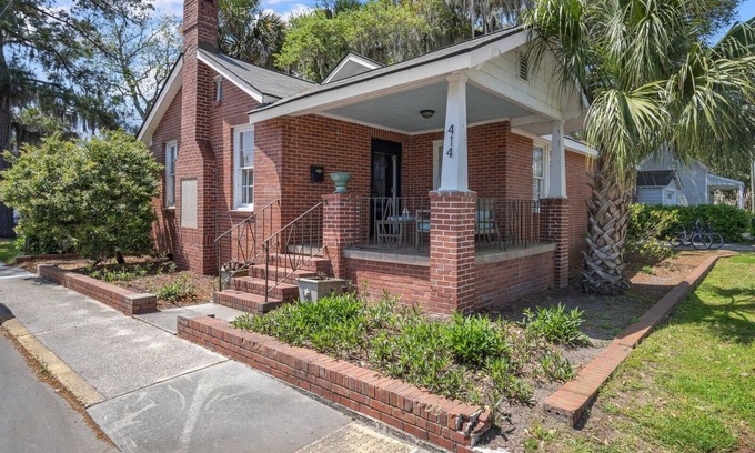 Historic District House | Cottage in the Heart of Downtown Beaufort Historic Area 5-min walk to River!