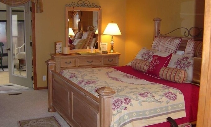 Waukazoo Woods Cottage | Cottage in the Woods