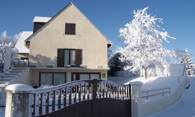 Besse-en-Chandesse House | Cottage 'La Datcha' with Mountain View, Private Garden and Wi-Fi