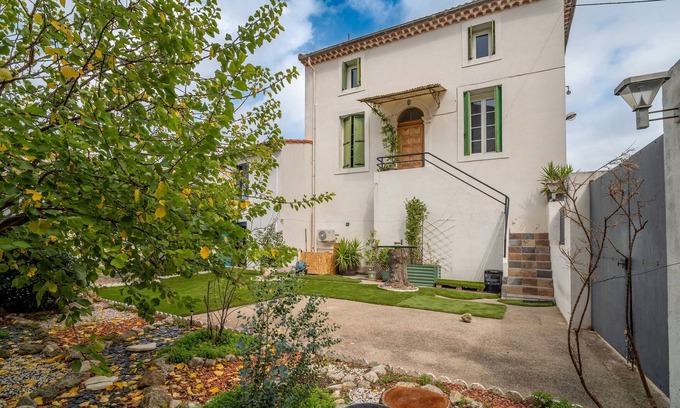 Lespignan Cottage | Cottage 'L'Orchidée' with Shared Garden, Wi-Fi and Air Conditioning
