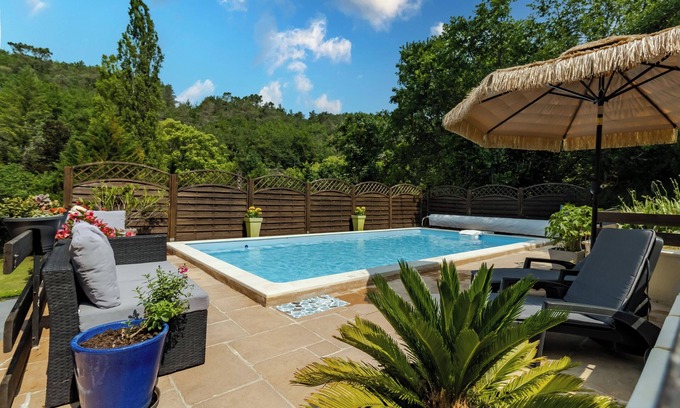 Aubas House | Cottage 'Les Gaps En Périgord Noir' with Shared Pool, Terrace and Private Garden