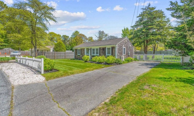 Dennis Port House | Cottage Oasis by Lake with Kayaks, Fire Pit & a Huge Yard