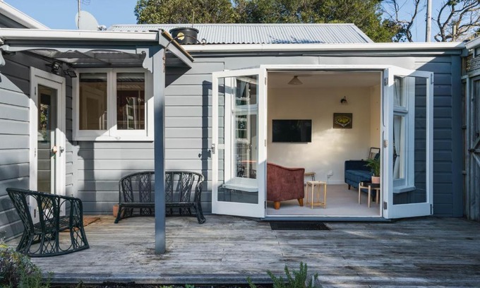 Dunedin House | Cottage on Aotea