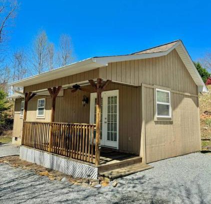 Marion House | Cottage on Lake James Resort Amenities Included