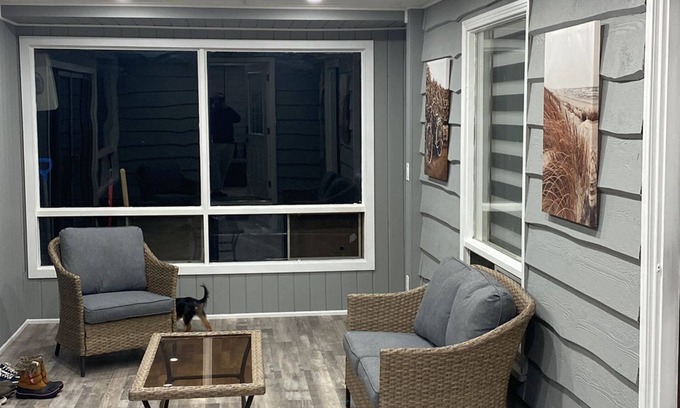 Bracebridge House | COTTAGE ON MUSKOKA RIVER!