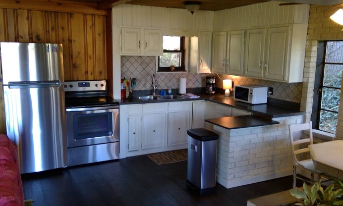 Logan Cottage | Cottage on the Lake. 10 steps from Lake Logan