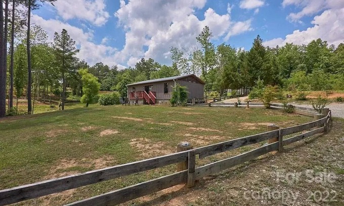Mill Spring Cottage | Cottage on the water. Kayaks Fishing Fire Pit. 5 mins from TIEC. 15 to Lake Lure