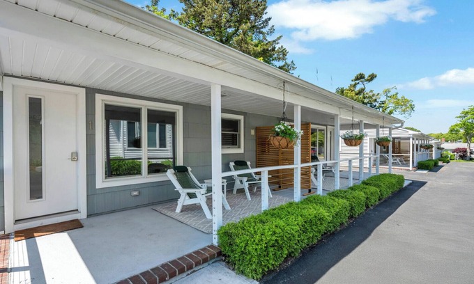 Hampton Bays House | Cottage Suite in Boutique Hotel, Heart of Hampton Bays, Waterfront.