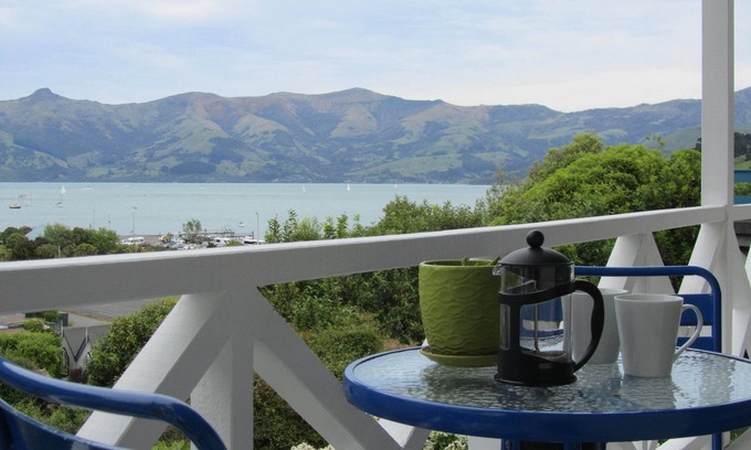 Akaroa House | Cottage with stunning sea views