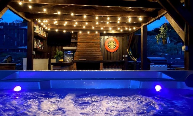 Longford House | Cottage with stunning views and hot tub