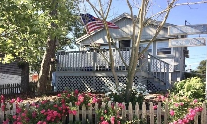 Buzzards Bay House | Cottage with Water View. Steps Away from Private Beach