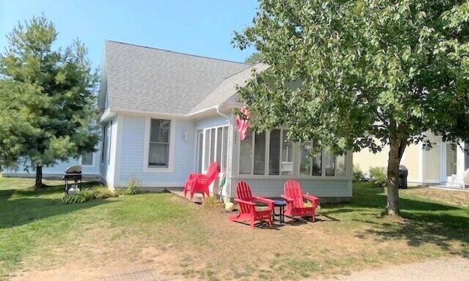 Summer Village Cottage | Cottages at Summer Village, fully furnished cottage, Wi-fi, heated pools, hot tub